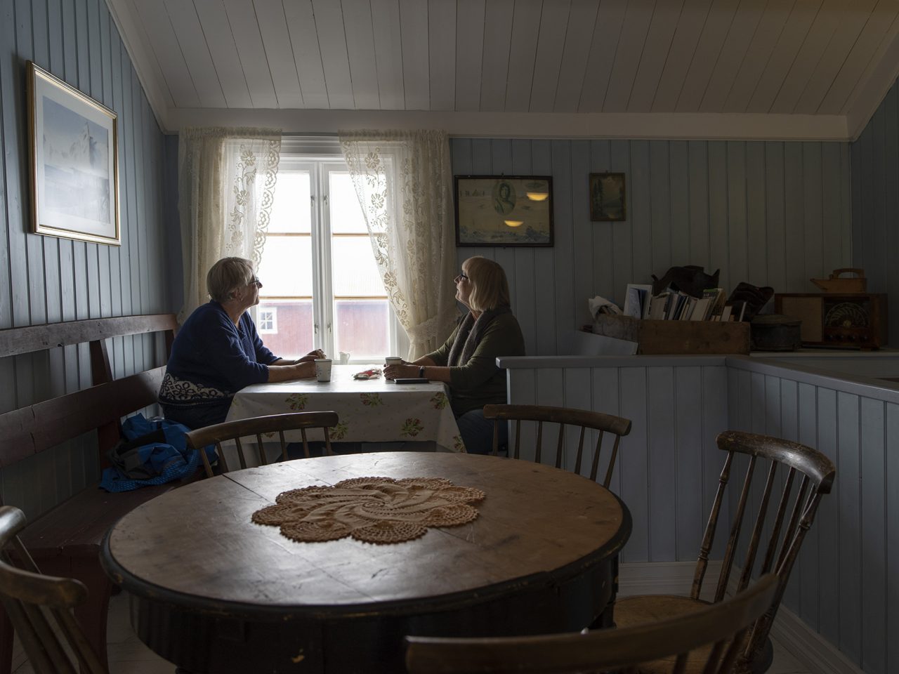 Gjester i kafeen på Falch gamle handelssted, Rødøy